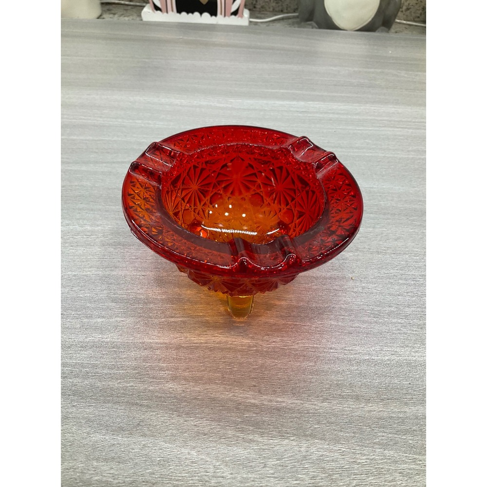 VINTAGE L. E. SMITH GLASS DAISY & BUTTON TRI-FOOTED ASHTRAY ORANGE
